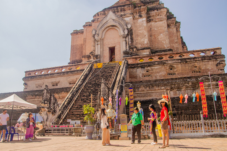 Chiang Mai: 3 Hour Old City and Temples Guided Walking TourGroup Tour