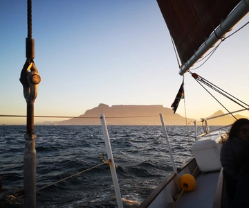 Cape Town: Sunset Cruise from V&A Waterfront with Bubbly
