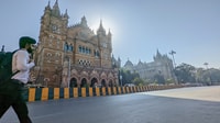 Mumbai, Dharavi Slum, DhobiGhat, Dabbawalla & India Gateway - Hizvo