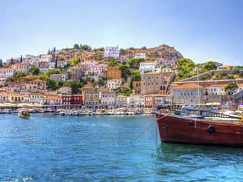 From Athens: Saronic Islands Full-Day Cruise with VIP Seats