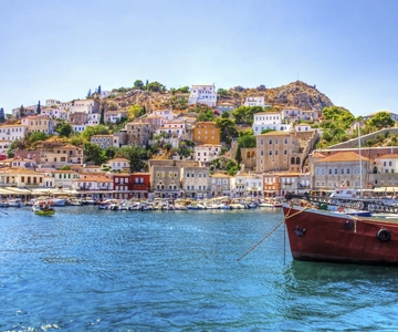 From Athens: Saronic Islands Full-Day Cruise with VIP Seats