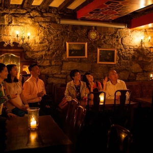 Edinburgh: Underground Vaults Evening Ghost Tour with Whisky