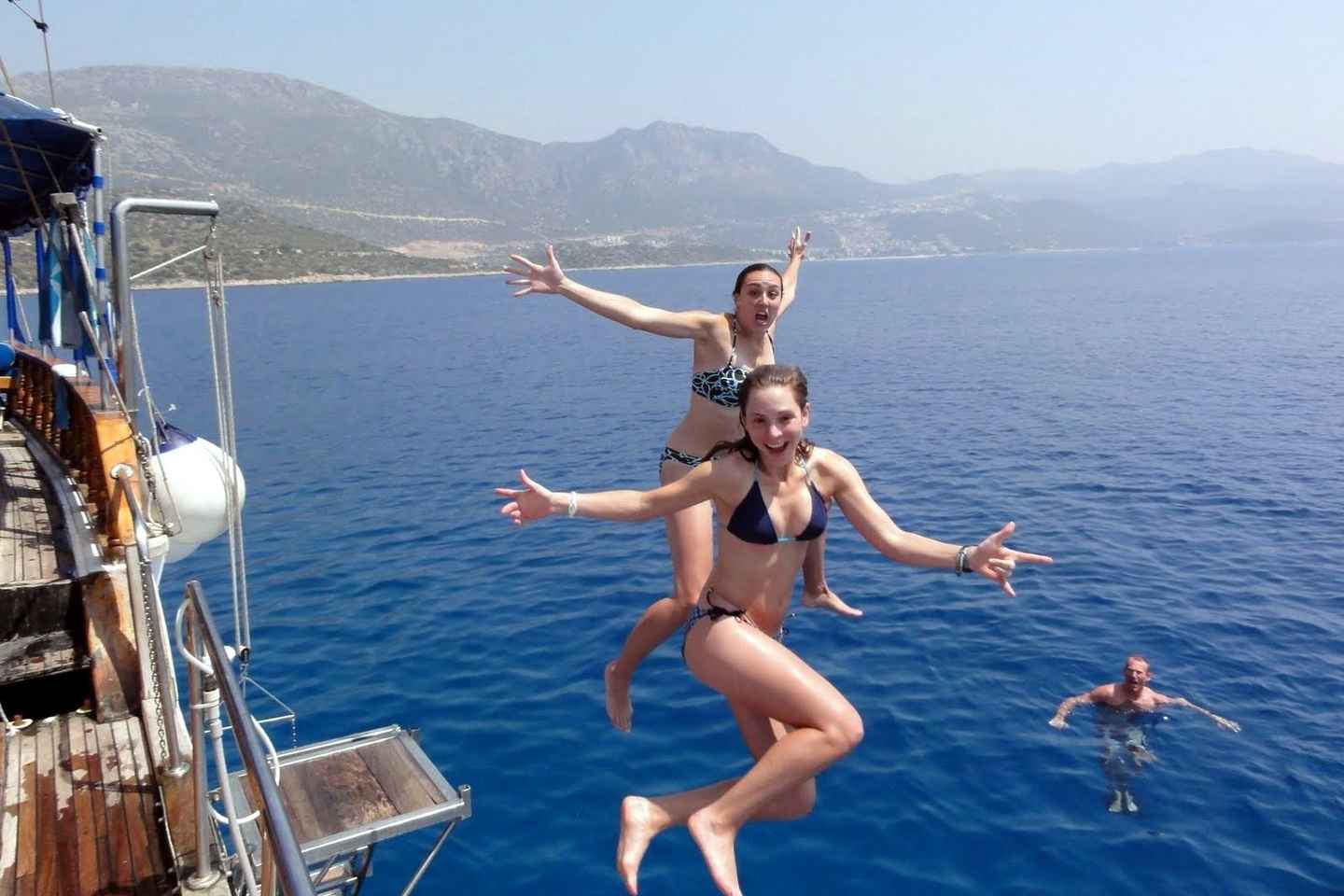 Marmaris: Excursión en Barco con Bebidas Ilimitadas y Almuerzo de Barbacoa