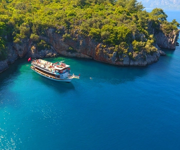 Marmaris: passeio de barco com bebidas ilimitadas e almoço com churrasco