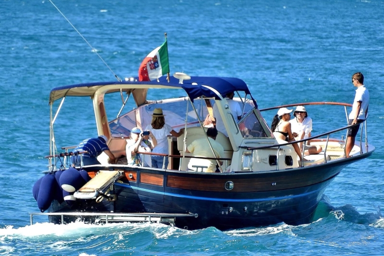 Au départ de Salerne : Croisière touristique d'une journée sur la côte amalfitaine