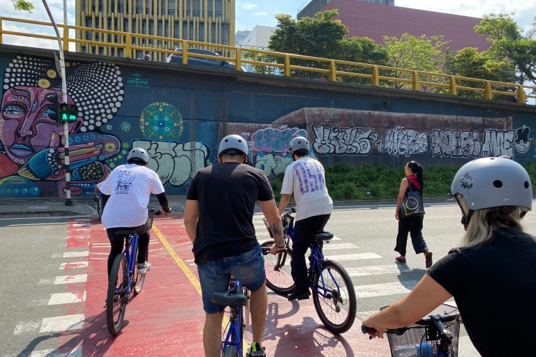Tour en bici por Medellín con aperitivos y cerveza local