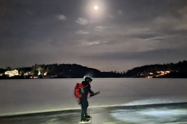 Stockholm : Patinage sur glace au clair de lune avec du chocolat chaud