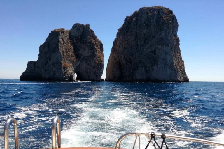 Capri auf dem Boot kleine Gruppen von Salerno