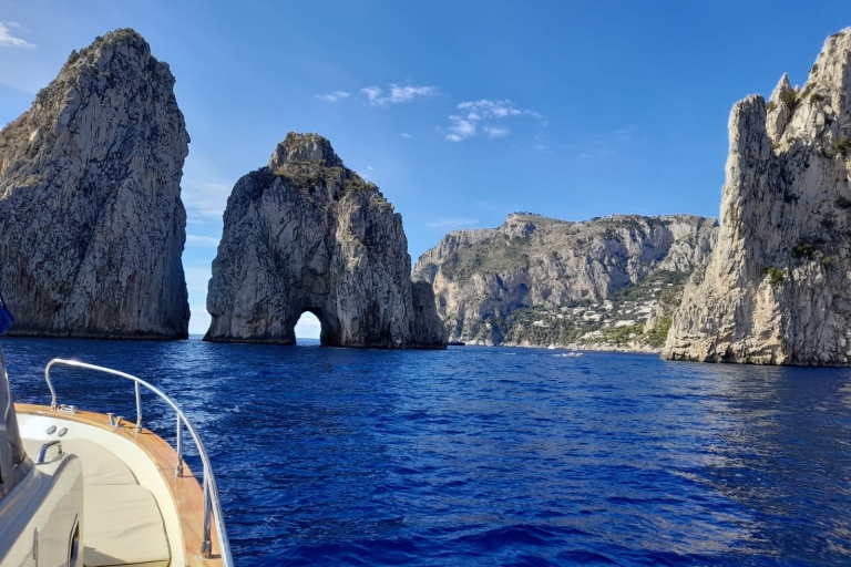 Capri on boat small groups from Salerno