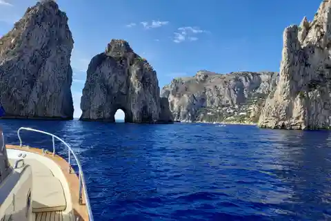 Von Salerno aus: Kleingruppentour mit dem Boot nach Capri