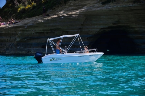 Korfu: Prywatna wypożyczalnia łodzi (samochód)Wynajem łodzi na Korfu (samochód)