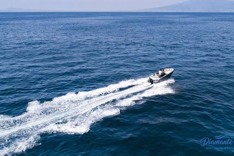 Sorrento: Cruzeiro privado ao pôr do sol com Prosecco e LimoncelloPôr do sol: até 7 pessoas e upgrade do barco (150HP)