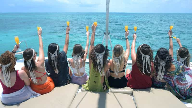 Cancún Catamaran Day Trip To Isla Mujeres With Beach Buffet Getyourguide 