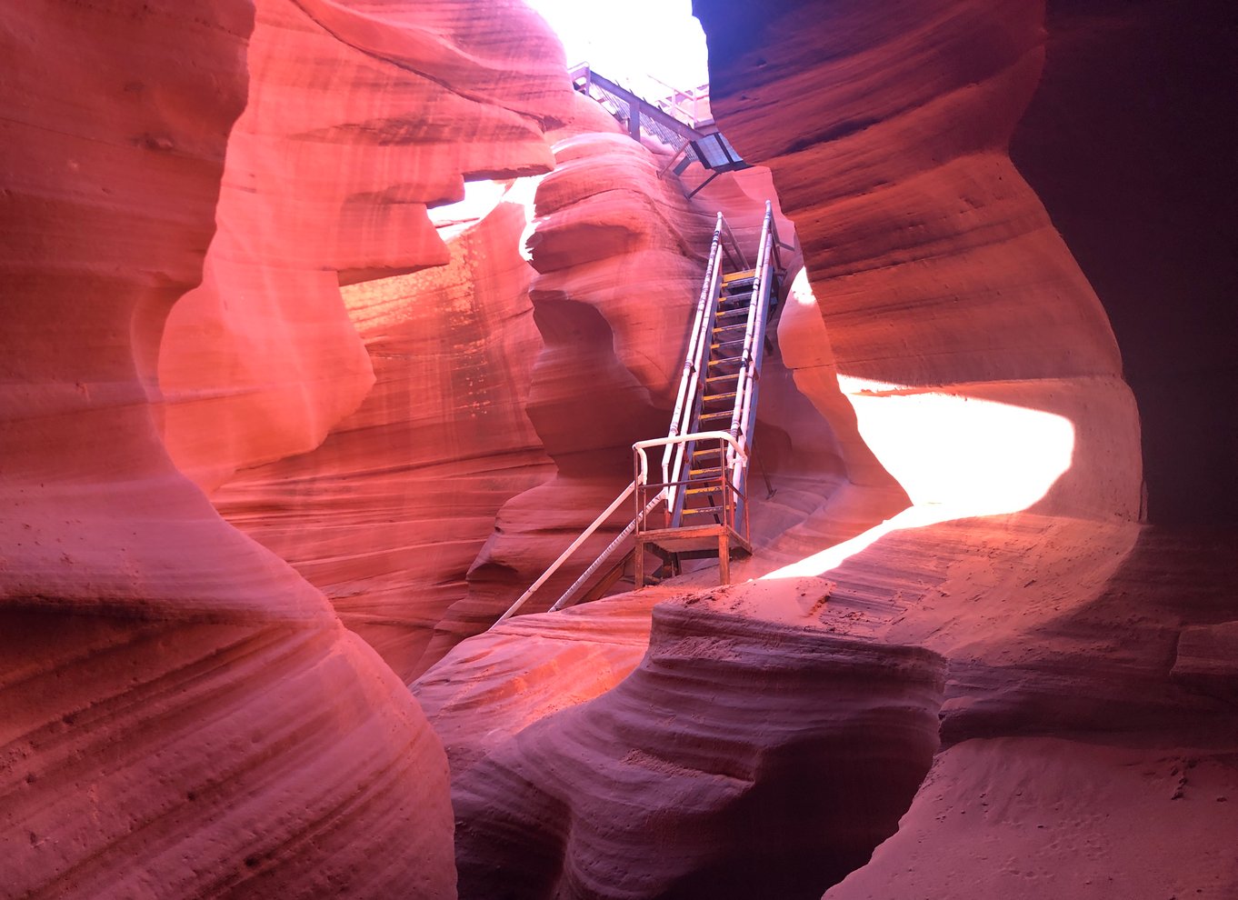 Page: Lower Antelope Canyon-tur med en trænet Navajo-guide