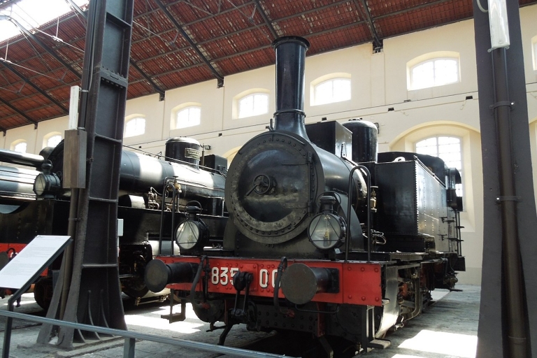 Spoorwegmuseum van Pietrarsa: rondleiding & transfer per treinNationaal Spoorwegmuseum van Pietrarsa uit Napels