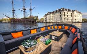 Amsterdam: Luxury Boat Canal Cruise with Unlimited Drinks