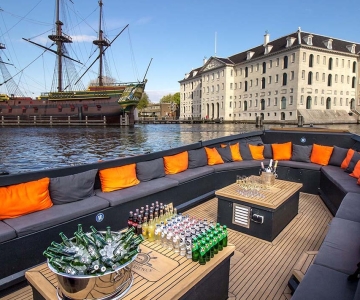 Amsterdam: Open Boot Cruise met Onbeperkt Drankjes Optie