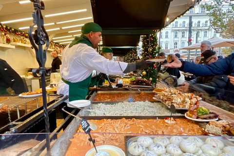 Budapeste: Passeio guiado a pé pelo Mercado de Natal com degustaçõesBudapeste Wonderland - Excursão ao mercado de Natal com guloseimas