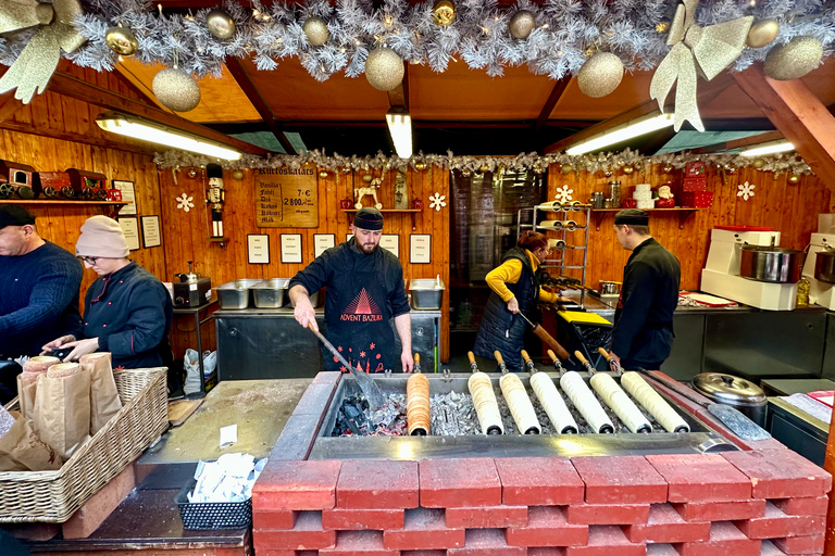 Budapeste: Passeio guiado a pé pelo Mercado de Natal com degustaçõesBudapeste Wonderland - Excursão ao mercado de Natal com guloseimas