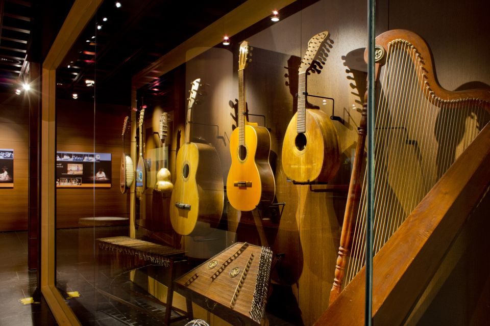 Entrada al Museo de Instrumentos Musicales