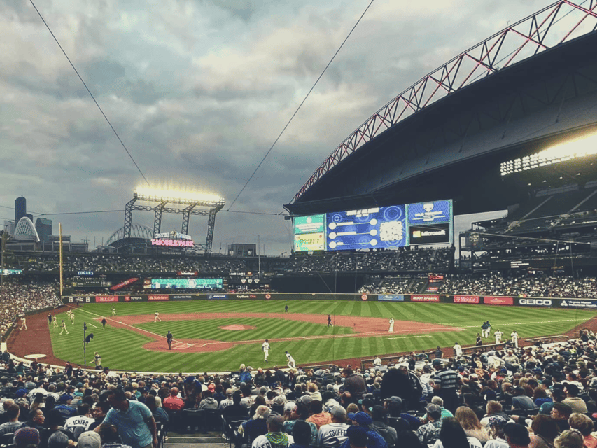 Mariners fans T-Mobile park watch party