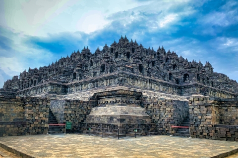 Borobudur en Prambanan-tempeltour met klimtoegangBorobudur Prambanan begeleide privétour met hoteltransfer