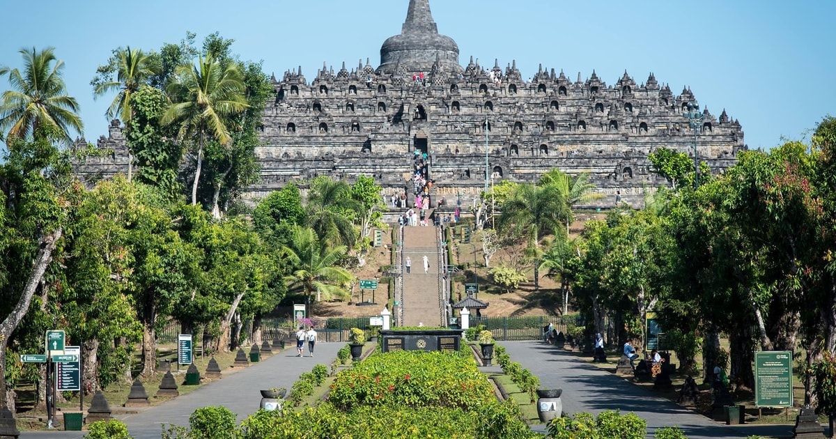 Borobudur: Borobudur Temple Guided Tour with Entry Ticket | GetYourGuide