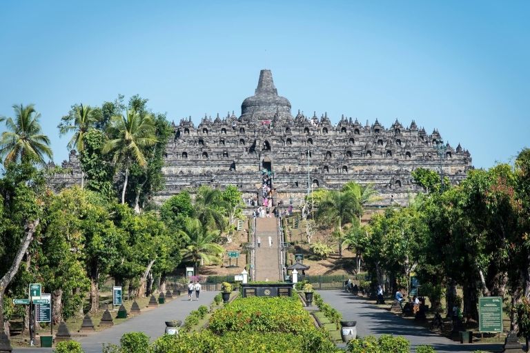 Borobudur en Prambanan-tempeltour met klimtoegangBorobudur Prambanan begeleide privétour met hoteltransfer