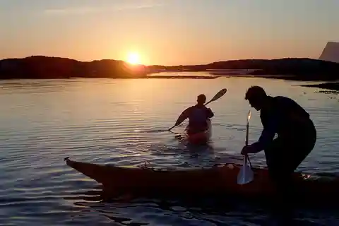 From Tromsø: Sommarøy Midnight Sun Sea Kayaking Tour