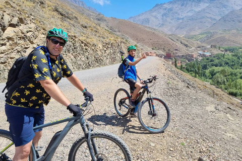 De Marrakech: excursion d'une journée à vélo guidée dans les montagnes de l'Atlas