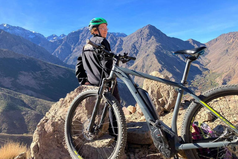 De Marrakech: excursion d'une journée à vélo guidée dans les montagnes de l'Atlas