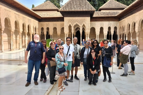 De Malaga: excursion d'une journée à Grenade avec visite guidée de l'Alhambra