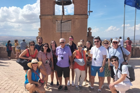 Desde Málaga: excursión de un día a Granada con visita guiada a la Alhambra