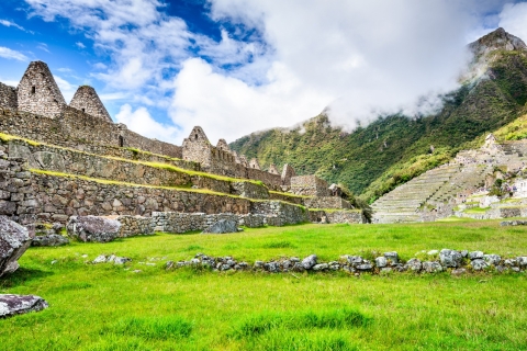 Machu Picchu : Circuit de 2 jours en petit groupe au départ de CuscoFacultatif le 1er jour : visite de Maras - Moray et des mines de sel