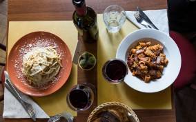 Rome: Twilight Trastevere Food Tour with Wine Tasting