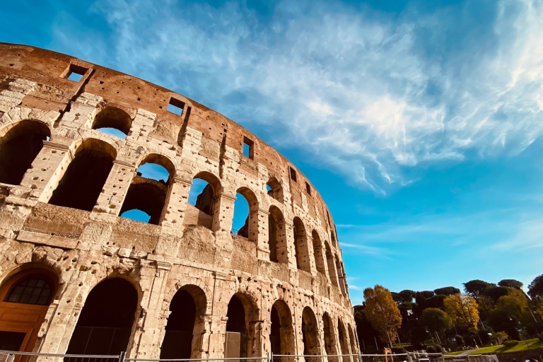 Rzym: Skip-the-Line z przewodnikiem po Koloseum i wejście na arenęWłoski