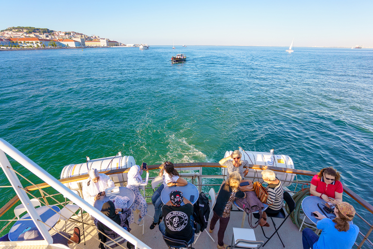 Lisbon: Tagus River Boat Tour with Brunch Lisbon: Tagus River Boat Tour in the Morning