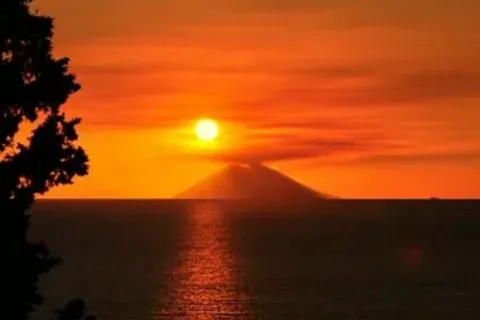 Tropea: Sunset Costa degli Dei Bootstour mit Schwimmen