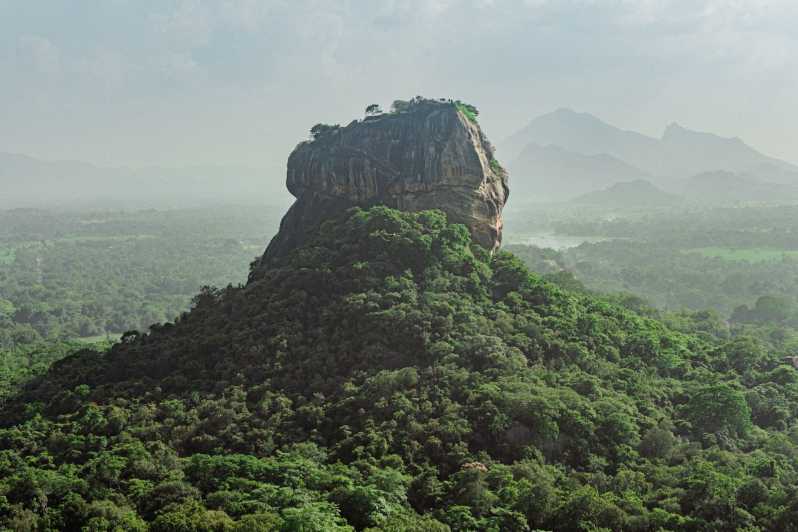 Kolombo/Negombo: Sigiriya, jaskyňa Dambulla a celodenná prehliadka Safari