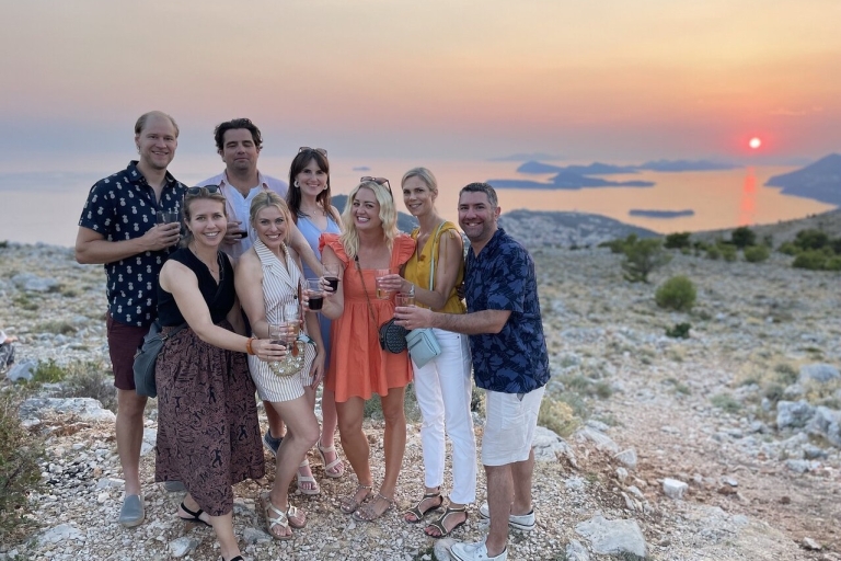 Dubrovnik: Tour panorámico al atardecer con copa de vinoSalida de la excursión al atardecer desde Port Gruz