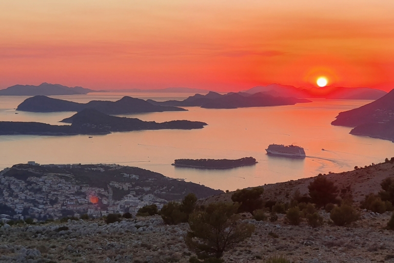 Dubrovnik : Tour panoramique au coucher du soleil avec un verre de vinExcursion au coucher du soleil au départ de Port Gruz