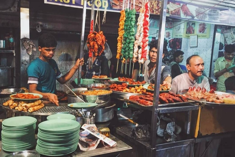 Visite de la cuisine de rue locale avec véhicule AC