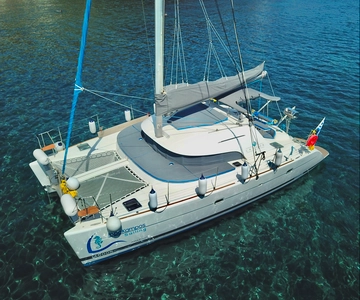 Santorini: Catamaran Cruise with Food and Drinks