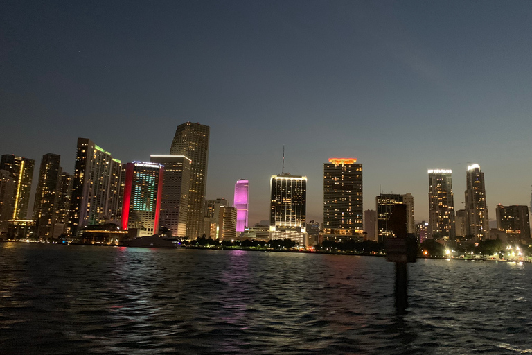 Miami : Croisière au coucher du soleil avec Celebrity Homes et Open BarCroisière cocktail au coucher du soleil à Miami