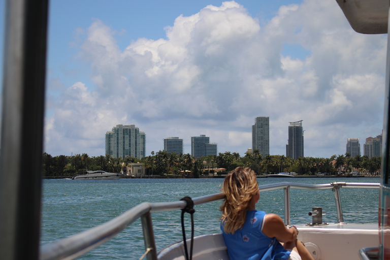 Miami: Rejs o zachodzie słońca z domami gwiazd i otwartym baremRejs koktajlowy o zachodzie słońca w Miami