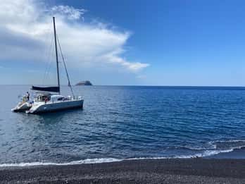 Santorini: Privat All-In katamarankryssning, med mat och dryck