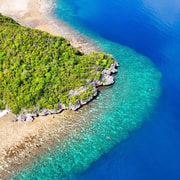 Labuan Bajo : Visite d'une demi-journée de la grotte de Rangko et de la plage avec plongée en apnée