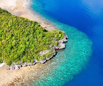 Labuan Bajo: Rangko Grot en Strand Snorkelen Halve Dag Tour