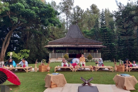 Excursión a Yogyakarta: Amanecer de Borobudur, Visita al Pueblo y PrambananExcursión al Amanecer en Yogyakarta: Borobudur, Visita al Pueblo y Prambanan