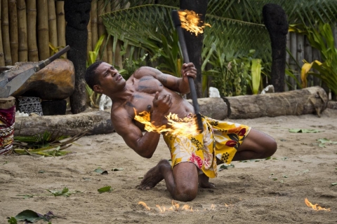 Fidji : Journée complète de visite culturelle à l'île de LikuriExcursion d'une journée dans la culture fidjienne